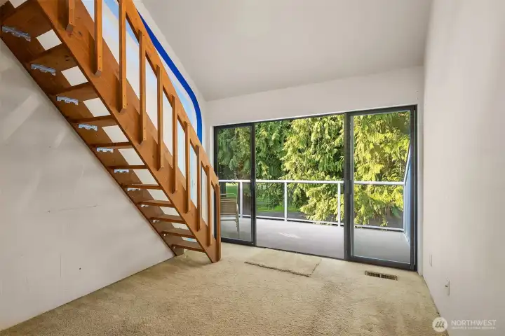 bedroom 2 upstairs w/balcony