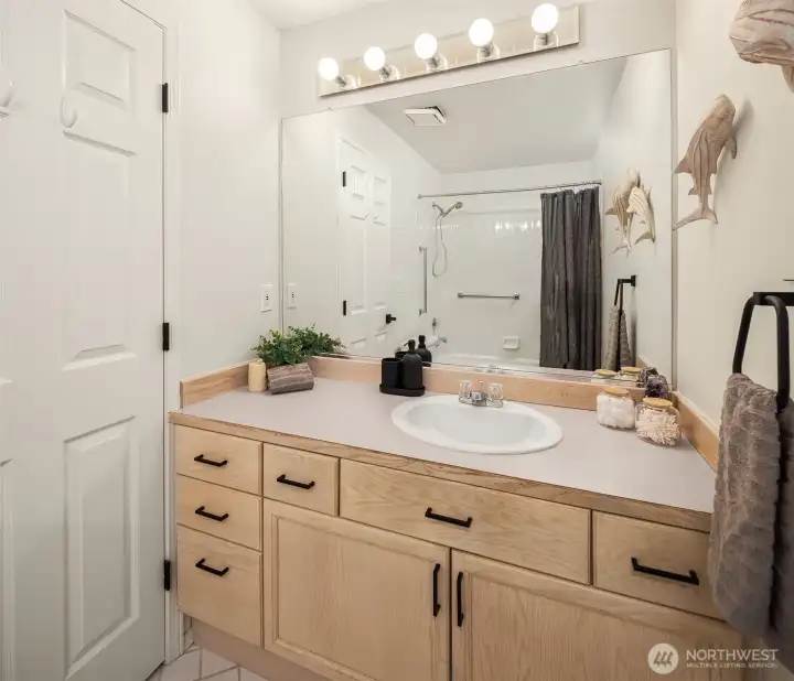 En-suite Primary Bathroom