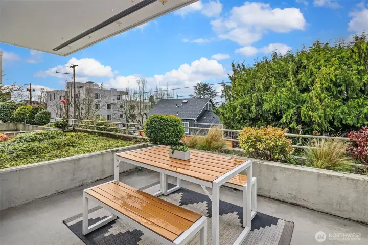 West facing patio perfect for happy hours!