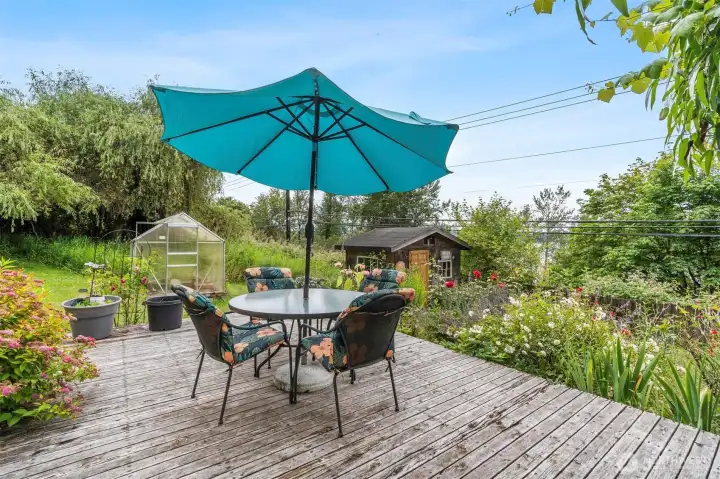 sunny south side ground level deck