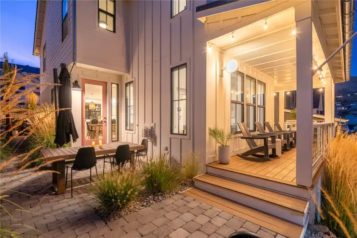 Multiple outdoor living spaces: The large umbrella (covered) encompasses the dining table providing a fantastic shaded space for outdoor dining all summer long.