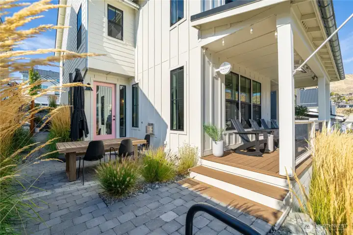 Multiple outdoor living spaces: The large umbrella (covered) encompasses the dining table providing a fantastic shaded space for outdoor dining all summer long.