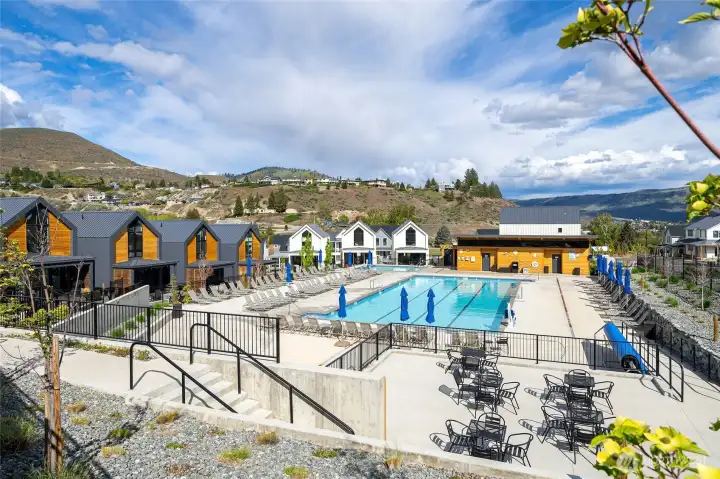 The Vineyard pool/hot tub & splash pad, just steps from the house.