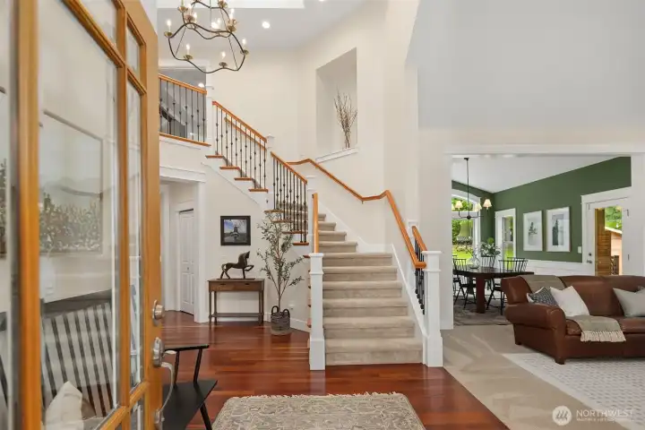 Stunning entry with Brazilian Cherry floors and formal staircase. Stunning entry with Brazilian Cherry floors and formal staircase.
