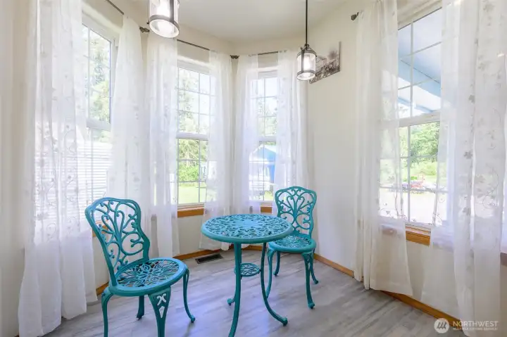 Breakfast nook 9'x8'. Breakfast nook 9'x8'.