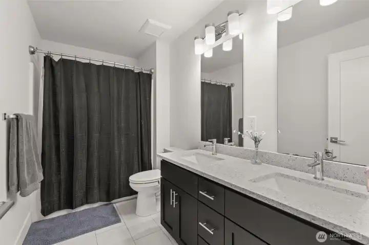 Full bath (Upper)