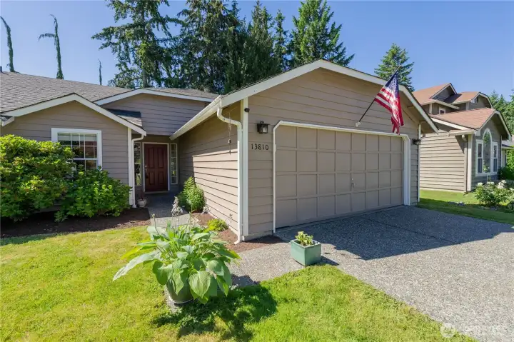 Great street appeal in prime Silver Firs neighborhood
