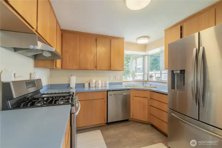 Oak cabinets and ample