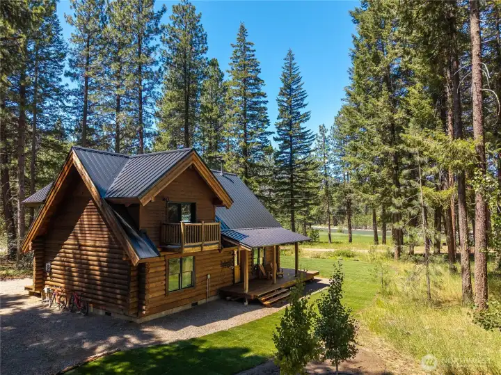 Classic mountain cabin ambiance in every season, with EV charger ready when you arrive.