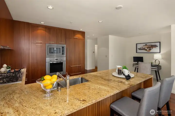 The peninsula offers ample seating and prep space, with a view through to the office nook beyond. The peninsula offers ample seating and prep space, with a view through to the office nook beyond.