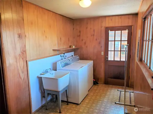 Big Laundry room with washtub and doors to outside.