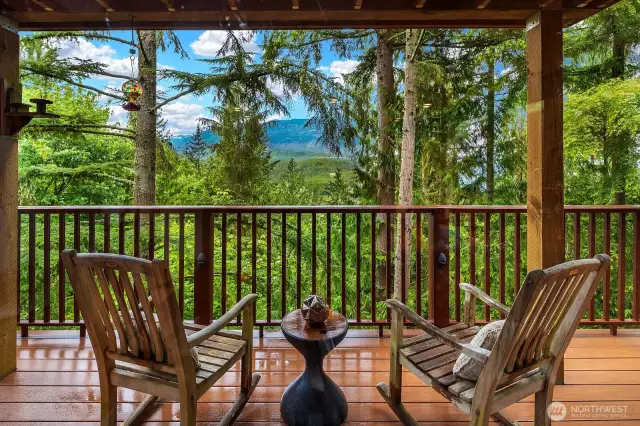 Dramatic views of the Snoqualmie River Valley and Mountains from the covered deck.