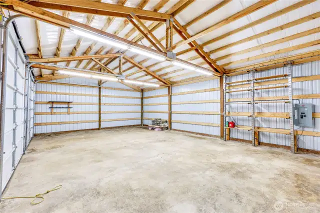 800 square foot garage, ready for your projects!