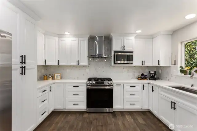 Huge Kitchen for all your meal preps and midnight snacks!