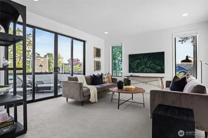 Bonus room soaks in light from the southwesterly double sliding doors and two fixed window panes that lead to the private deck. Filtered Lake Washington and Olympic mountain views. Pre-wired for two ceiling speakers.