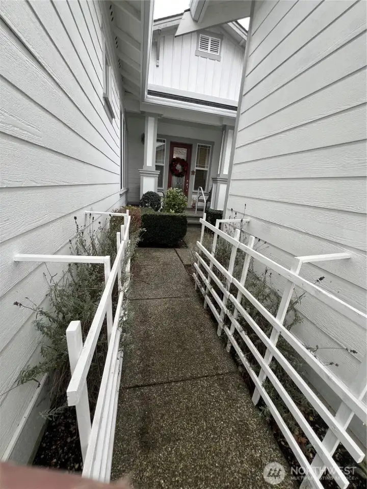 Private entrance to front door