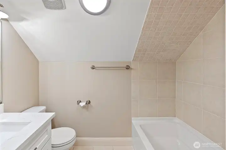 Upper Floor Full Bathroom – A full bathroom serving the upper floor rooms.