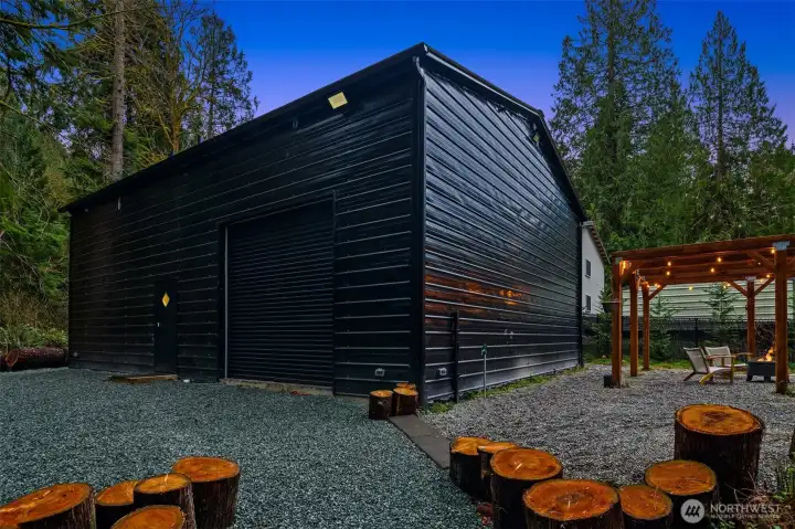 Accessory building: "The Lounge"