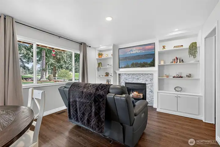 Great Room Off Of Kitchen.