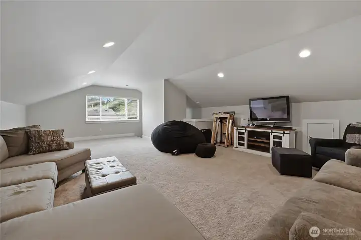 Super-sized flex room above the garage.