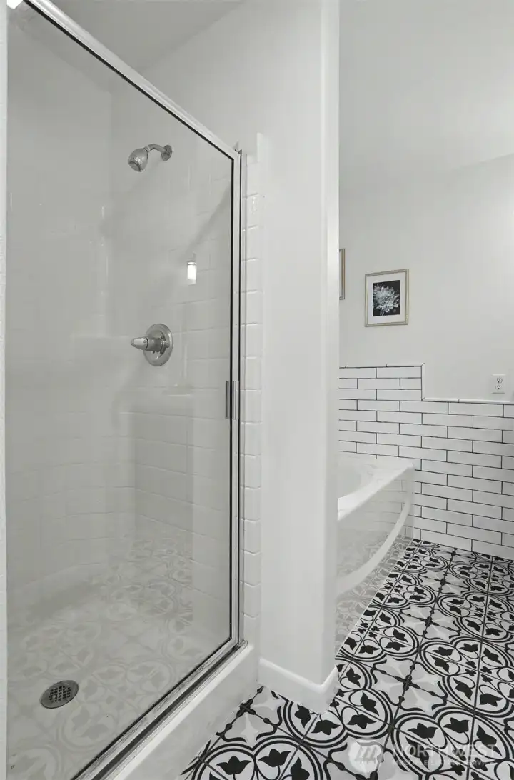 Love the tile floor. Love the tile floor.