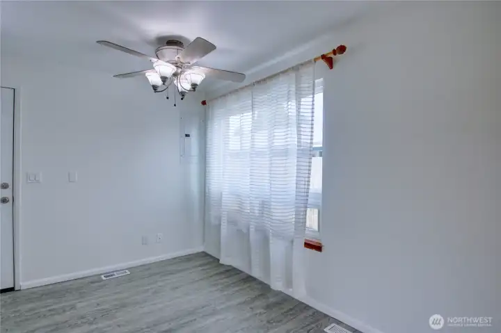 Dining room with ceiling fan