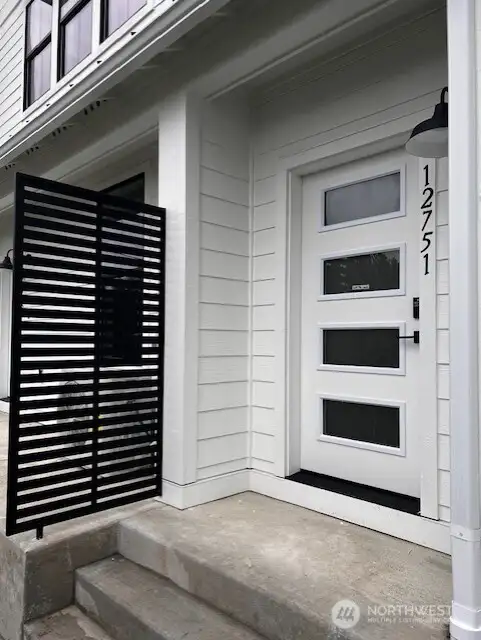 SH1-096 Front door