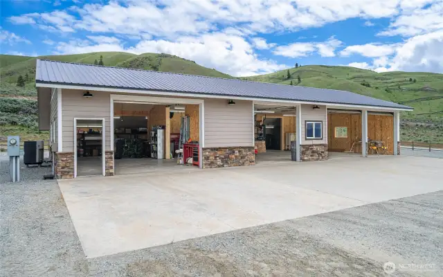 4 Bay Shop