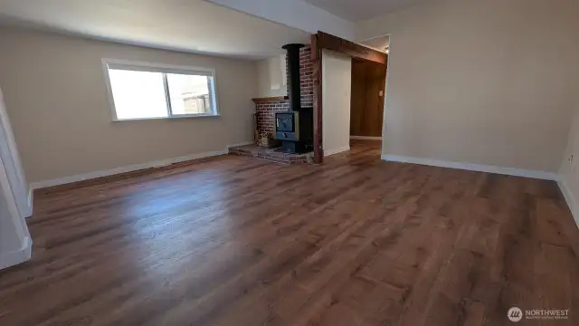 large living room with newer laminate flooring