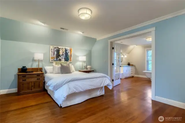 Upstairs Ensuite #1 with spacious bathroom & sitting room off the upper deck