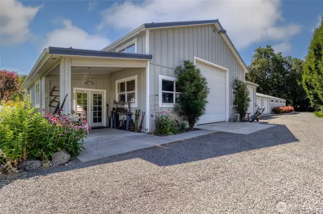 7,704 Sq Ft shop with a section insulated & heated with a 3/4 bath & laundry