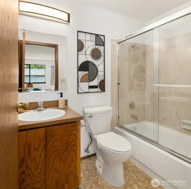 Secondary upstairs bathroom