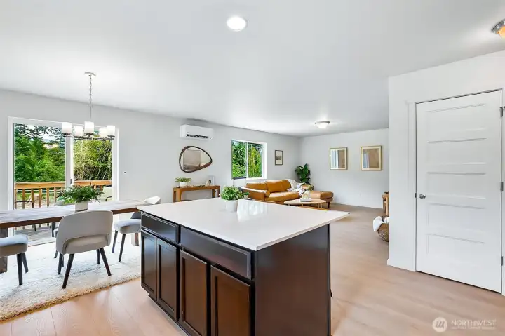 Photographs are for illustrative purposes only. Features, finishes, interior/exterior colors, landscaping and floorplan shown may vary from actual homes built.