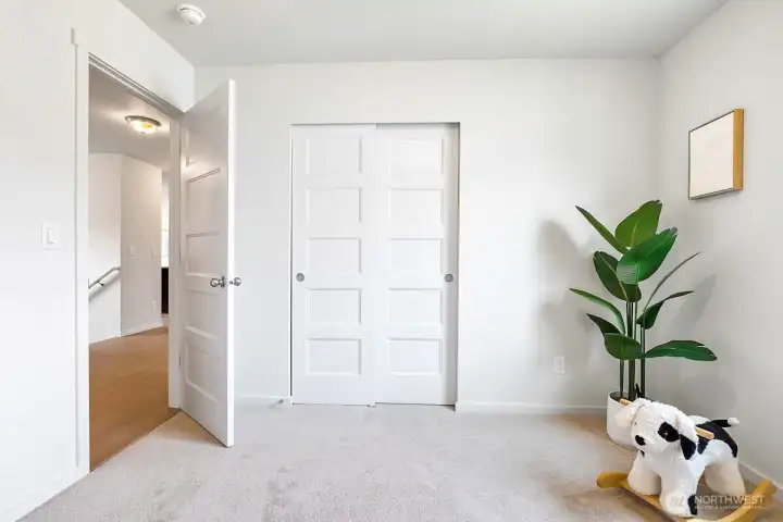 Photographs are for illustrative purposes only. Features, finishes, interior/exterior colors, landscaping and floorplan shown may vary from actual homes built.