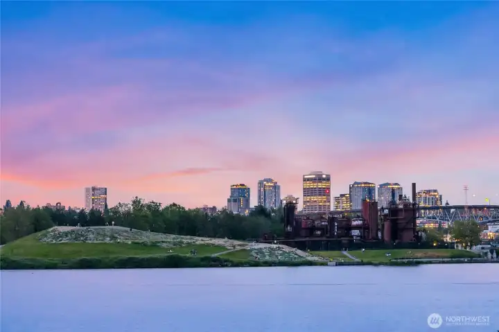 Whether a weekday pied a terre in the city, or a full time home, you will enjoy being on the water.