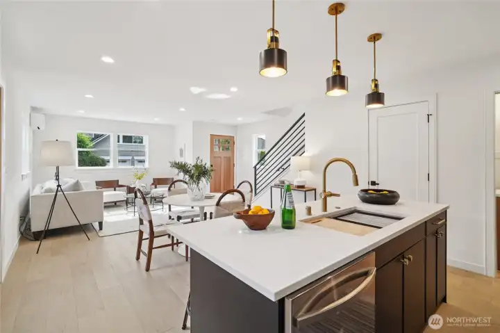 Nice size island-room for 3-4 stools.