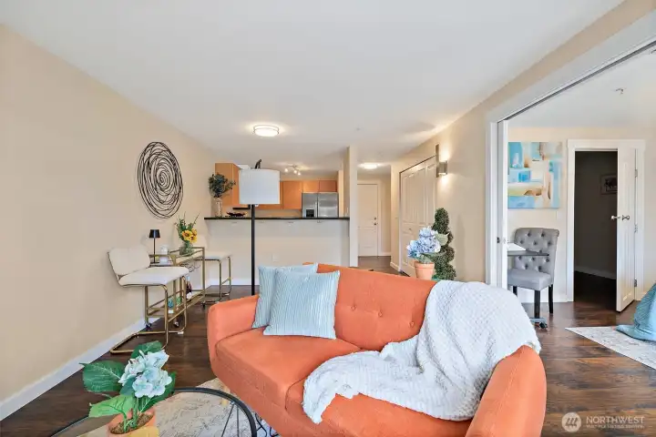Place a dining table to use the breakfast bar for eating space!