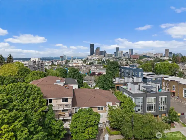 Don't miss this great opportunity! LOW HOA dues in a fantastic neighborhood.