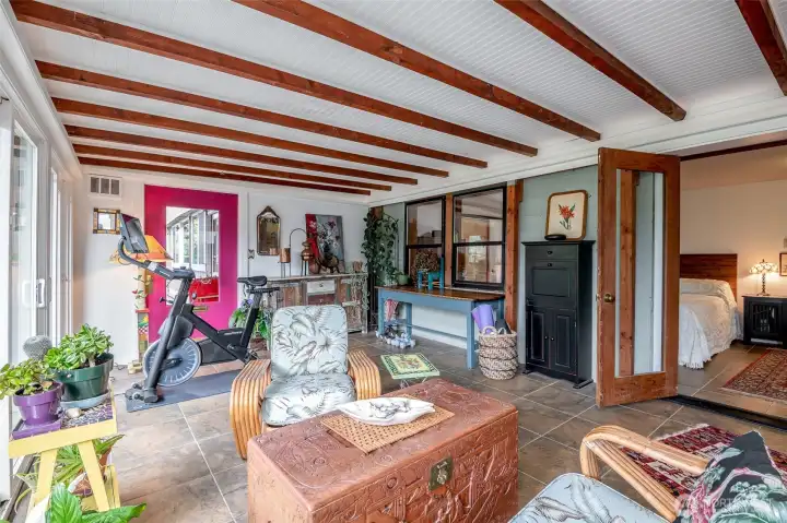 This space would be perfect as an art studio, office, exercise room or more!