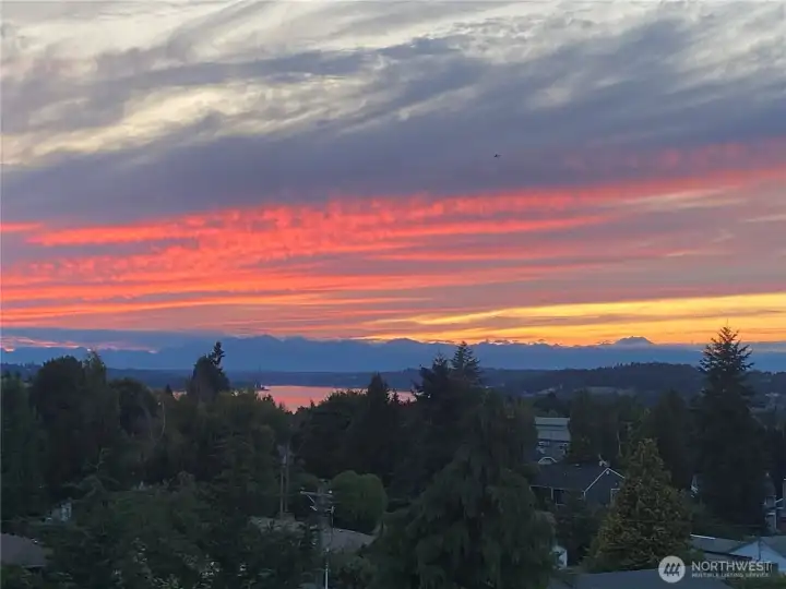 You will love the glorious sunsets from the deck!