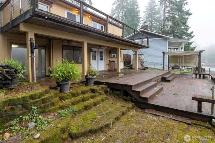 Lakeside of home- 2 private guest areas in basement