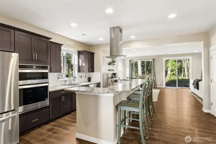 Eating bar with space for 5 people