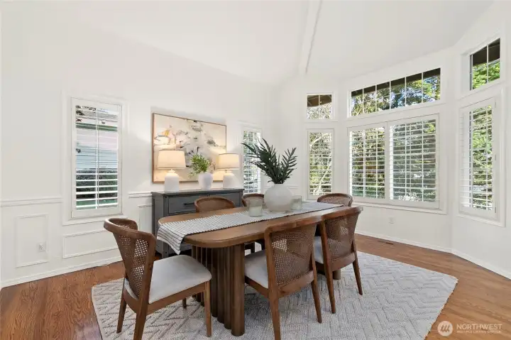 Light and bright dining room