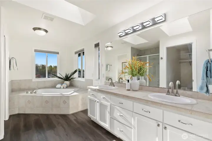 Ensuite bathroom with double sinks, jet tub and shower