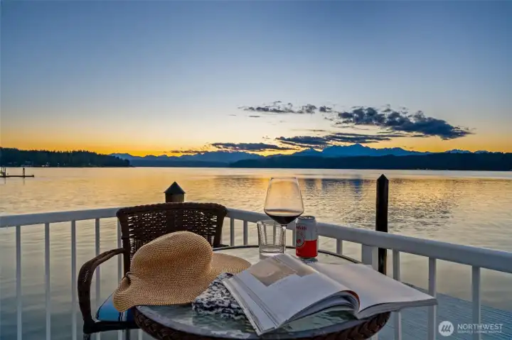 Endless Sunsets over the Olympic Mountains Endless Sunsets over the Olympic Mountains