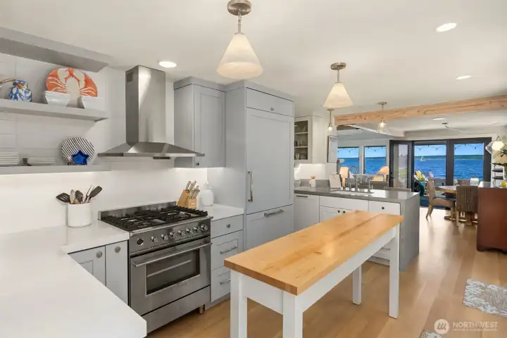 Full suite of new high end appliances. Full suite of new high end appliances.