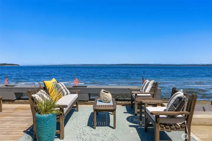 Expansive views of the Cascade Mountain Range. Expansive views of the Cascade Mountain Range.
