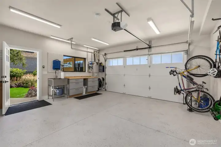 Even the garage was done fully. Epoxy floors and built-in work bench. Even the garage was done fully. Epoxy floors and built-in work bench.