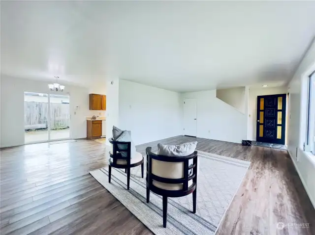 Living room looking towards dining area, 898 Mill ST, Kelso WA