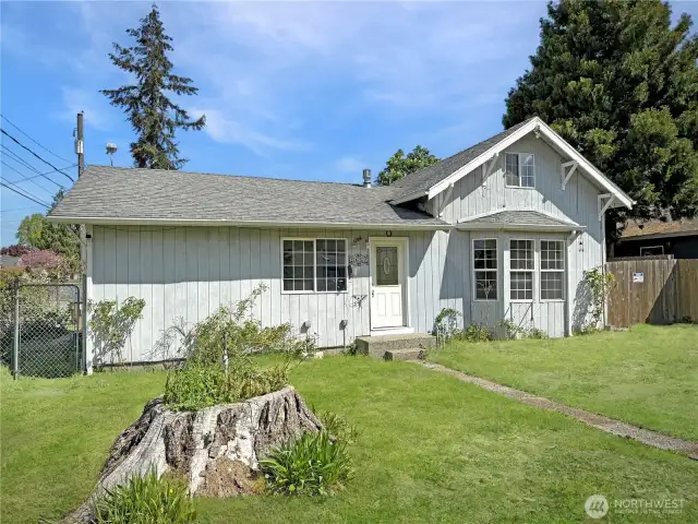 Newer roof, fenced back yard, large 7,500 sq foot lot, adjacent to alley (on the left)